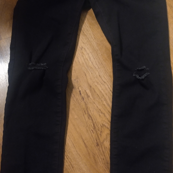Fashion Nova Black, size 30L, ripped at Knee. Button Up Jean - Picture 6 of 10